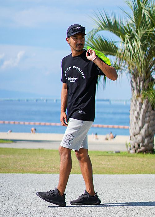 炎のグラフィック付きショートパンツ 炎のグラフィック付きショートパンツ