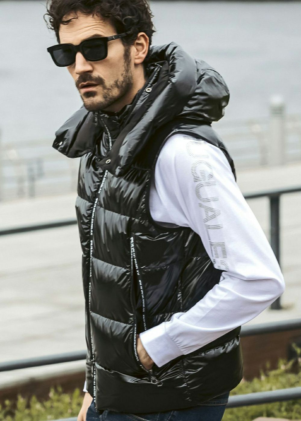 LOGO ZIP DOWN VEST | adamsJUGGLER（アダムスジャグラー）公式 
